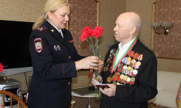 На Урале ветерану ВОВ вручили паспорт гражданина России