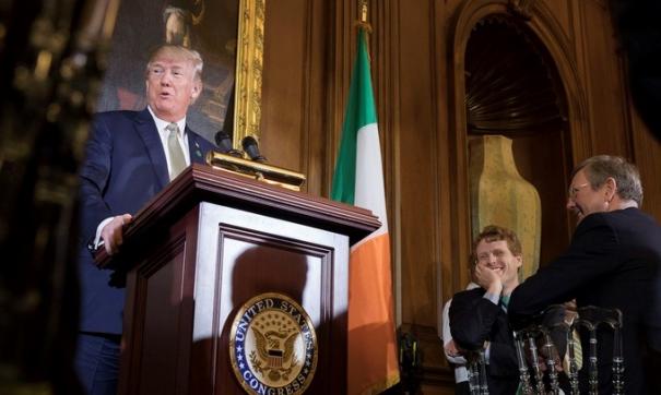 Трамп согласился применить компромат против соперников