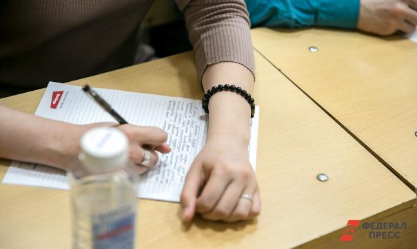 В Минобрнауки заявили, что школьники намеренно использовали «неправильные» чернила