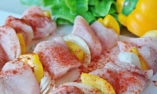 Результаты лабораторных испытаний показали, что в филе из мяса цыплят-бройлеров содержатся патогенные микроорганизмы