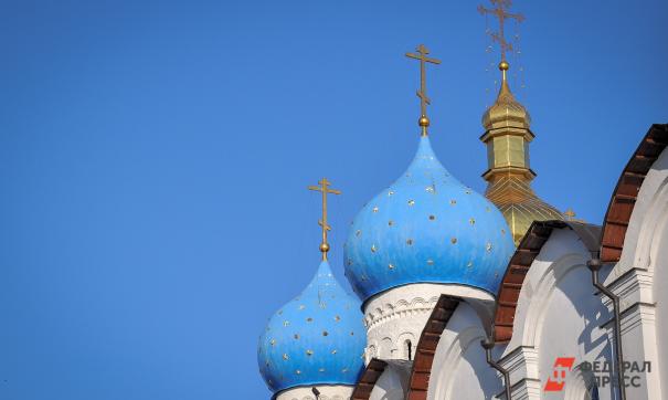 Пятьсот рублей. В храмах РПЦ взимают плату за вход