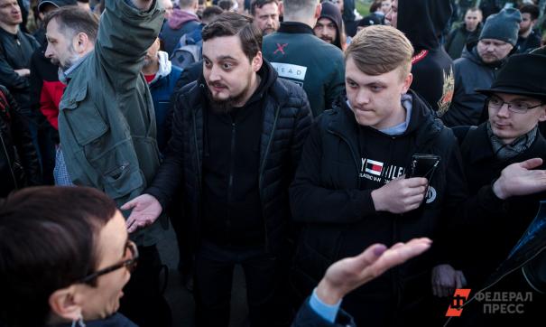 У людей включается механизм «свой-чужой»