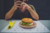 Ученые: гамбургеры опасны для интимной жизни мужчин