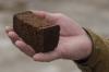 «Блокадный хлеб» на Сахалине выбросили в мусорку: разгорелся скандал