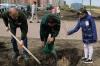 Красноярские школьники посадили деревья в память о героях войны