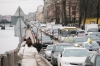 Бордовый затор появился на Октябрьской набережной в Петербурге