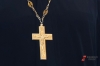 Священник выжил после выстрела в грудь благодаря кресту на шее
