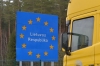 Литва вторые сутки не пропускает автобус из России