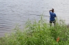 В Звериноголовском после паводков случился небывалый клев: местные ловят рыбу руками