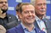 Медведев поздравил россиян видеооткрыткой с разбитой трофейной техникой НАТО