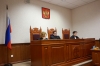 Суд в Петербурге избрал меру пресечения мужчине, который испортил краской флаг РФ