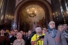 Тысячи человек пришли на пасхальное богослужение в храм Христа Спасителя в Москве