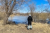 В дачном кооперативе Сургута устраняют наводнение: пилят деревья и колют лед