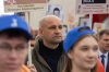 Ямал обновляет сквер вокруг памятника Герою России и ДНР Владимиру Жоге в Волновахе