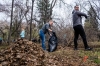 Россияне высказались о возможных скидках на ЖКУ за уборку дворов