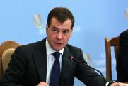 Медведев назвал сроки перехода на электронные паспорта