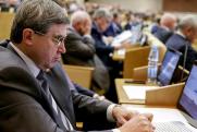 «Создание парламентских клубов при губернаторе – признак неэффективности бюрократических институтов в целом по стране»