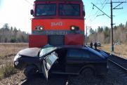 На Свердловской железной дороге столкнулись локомотив и автомобиль