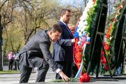 Евгений Куйвашев возложил цветы к памятнику маршалу Жукову