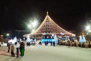 Пермь новогодняя: Дед Мороз на истребителе, каток на набережной и елка под куполом