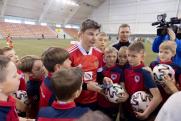 Школьники Екатеринбурга прошли тренировку со звездами футбола