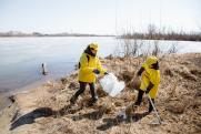 Сотрудники тюменских предприятий «Роснефти» очистили берег озера Песьяное