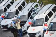 Оренбургский губернатор передал новые машины медучреждениям региона