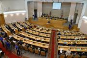 По распоряжению губернатора в Омской области увеличат зарплаты бюджетникам