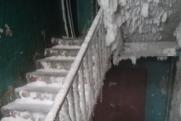 В челябинском городе затопило дом, который на зиму превращается в ледяную пещеру