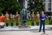 В Курске установили памятник «Сынам полков»