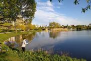 На дне озера в городском парке Южно-Сахалинска обнаружили кости, украшения и катер