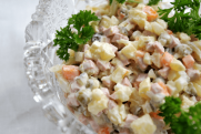 В кафе Мадрида после саммита НАТО «Русский салат» переименовали в «Традиционный»