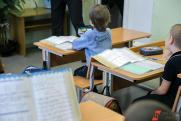 ЕР передала 10 000 учебников школе в Мариуполе