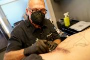 В Испании вспышку оспы обезьян связали с работой тату-салона