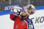 Вратарь сборной РФ по хоккею Федотов попал в госпиталь Минобороны