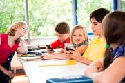 «Учитель года» о запрете мобильных в школе: «Дети будут рассказывать анекдоты»