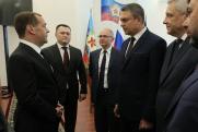 «Россия пришла и не уйдет»: поездка Медведева в Донбасс глазами политологов