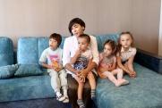 Уральские меценаты подарили многодетной семье с ребенком-инвалидом собственную квартиру