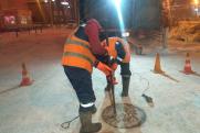 Коммунальщики Тобольска чистят городскую систему канализации от ила, кирпичей и тряпок