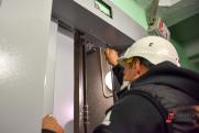 В иркутской многоэтажке рухнул лифт с тремя пассажирами
