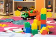 Российские бизнесмены привезли в Донбасс мебель и игрушки для детских садов