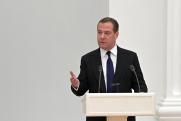 Медведев назначен первым замом Путина в военно-промышленной комиссии