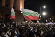 В Болгарии протестующие заблокировали храм с российским послом