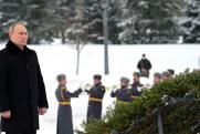 Президент Путин возложил цветы к мемориалу на Невском пятачке в Ленобласти