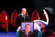 «Политтусовка явно не ждала»: мнения политологов о прилете Путина на похороны Рахимова