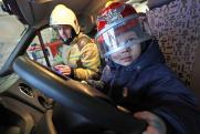 В Екатеринбурге спасатели исполнили новогоднее желание мальчика