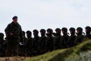 Министр обороны Сербии пообещал укрепить обороноспособность страны и вернуть уважение к мундиру