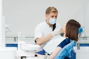 Стоматолог развеял страхи россиян об установке имплантов