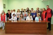 Волонтеры проекта #МЫВМЕСТЕ подарили цветы жительницам Омска