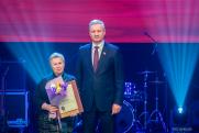 Спикер регионального парламента Луценко вручил награды вологжанкам
